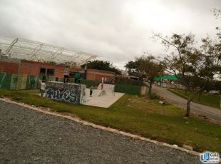  - Pista de skate, atrás, o pavilhão do Clube da Gente - CIC, em construção